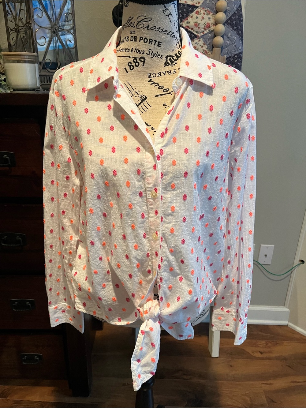 Women’s Button-Front Tie-Hem Blouse with Pink Orange Print Medium